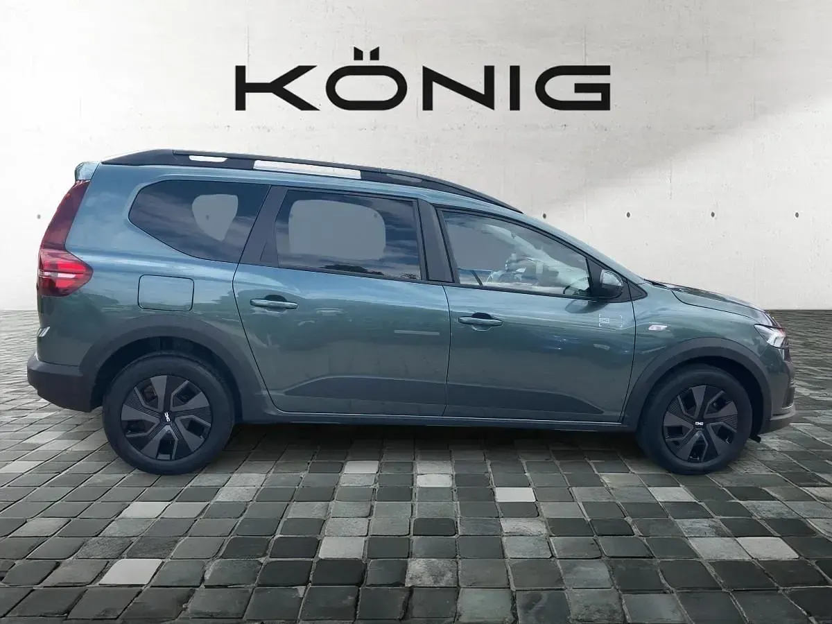 Gebraucht Dacia Jogger Expression 110 PS (80 kW) 2025 Grün Van / Kleinbus