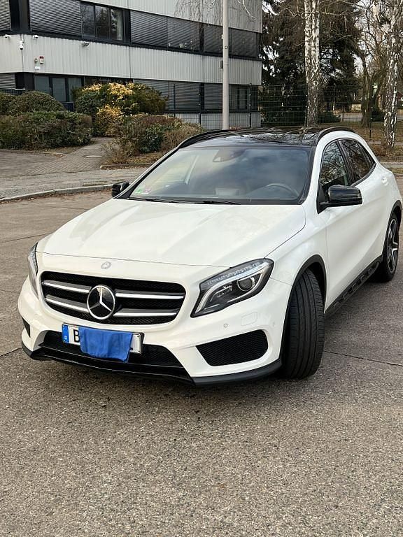 Weiß Gebraucht 2014 Mercedes GLA220 AMG SUV | 18.750 € (Fairer Preis) - Bild 1/4