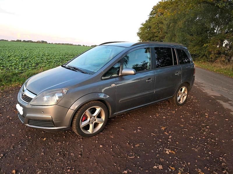 Grau Gebraucht 2005 Opel Zafira Van / Kleinbus | 2.600 € (Etwas zu teuer) - Bild 1/4