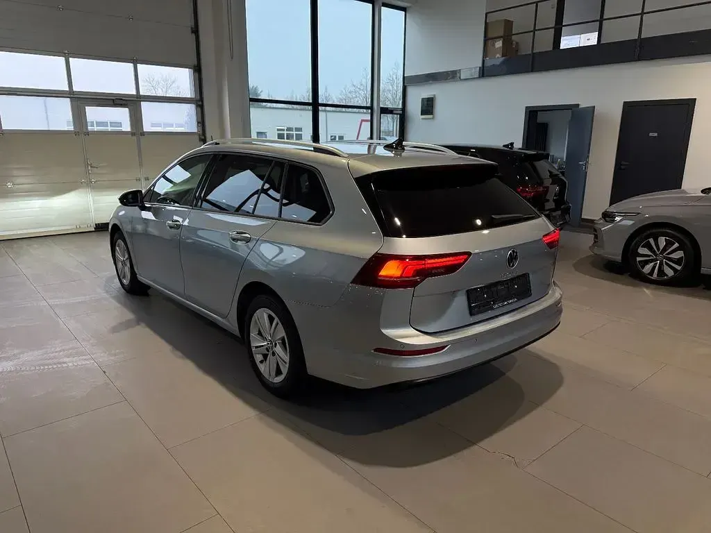 Gebraucht VW Golf VIII 150 PS (110 kW) 2024 Silber Kombi