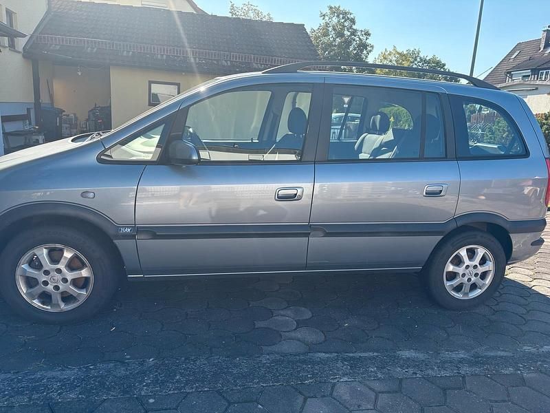 Silber Gebraucht 2004 Opel Zafira Van / Kleinbus | 2.500 € (Teuer) - Bild 1/4