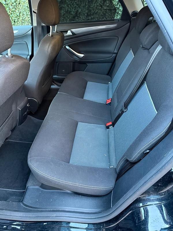 Gebraucht Ford Mondeo 140 PS (102 kW) 2013 Schwarz Kombi