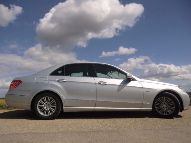 Gebraucht Mercedes E250 Elegance 204 PS (150 kW) 2011 Silber metallic Limousine