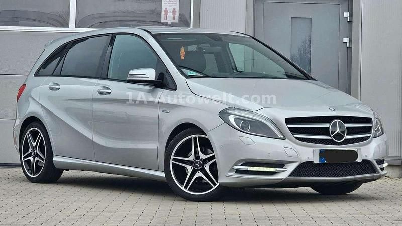 Gebraucht Mercedes B200 AMG 156 PS (114 kW) 2012 Polarsilber  metalliclack Van / Kleinbus