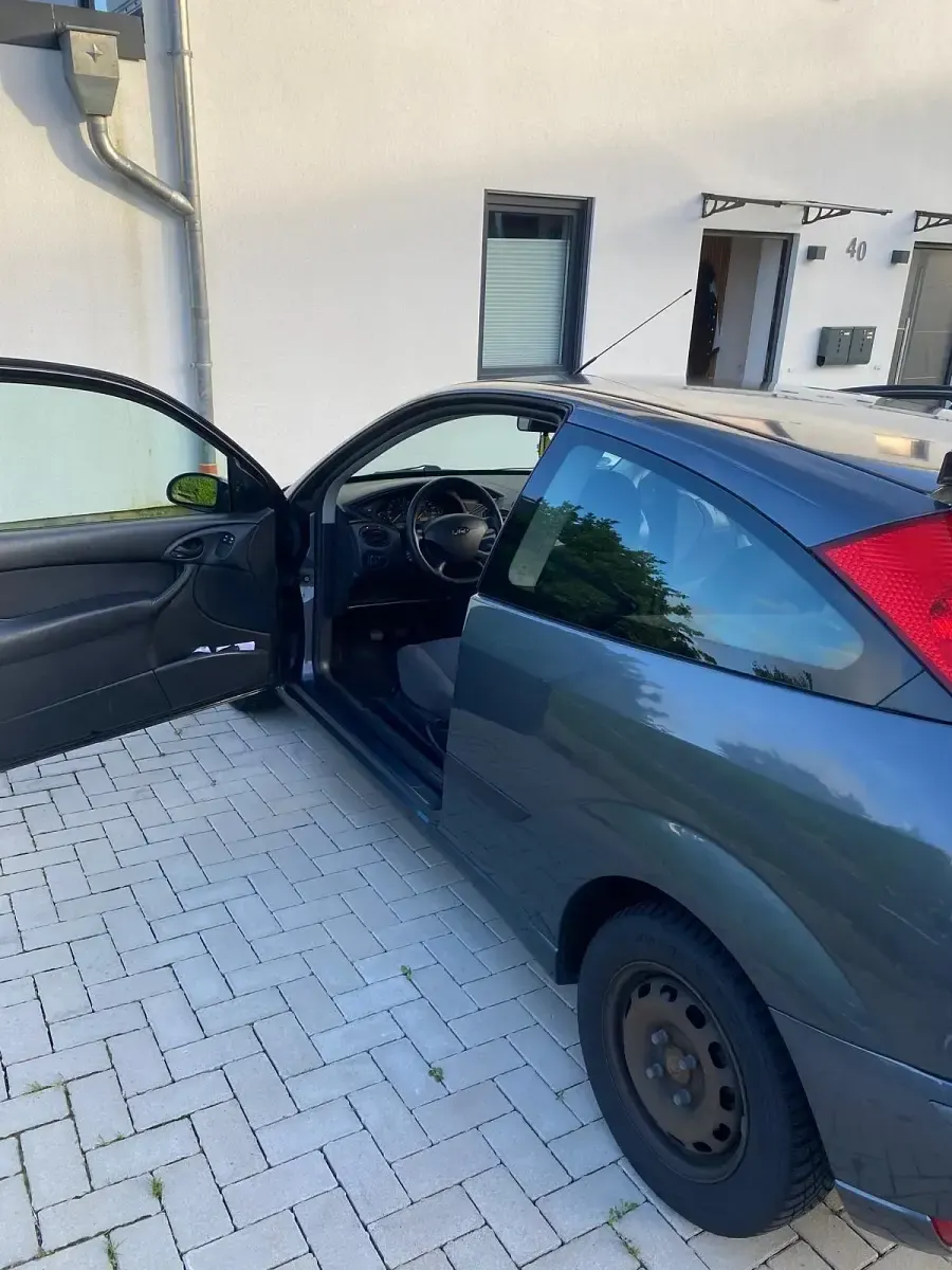 Gebraucht Ford Focus Ambiente 101 PS (74 kW) 2004 Grau Kleinwagen