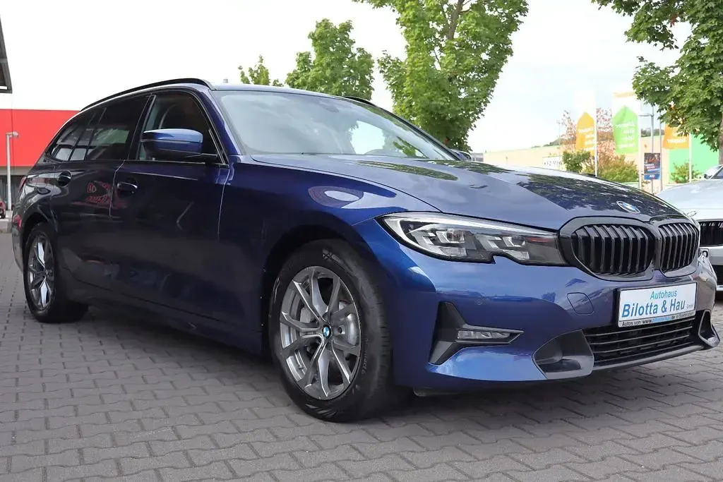 Gebraucht BMW 330 Sport Line 265 PS (194 kW) 2020 Blau Kombi