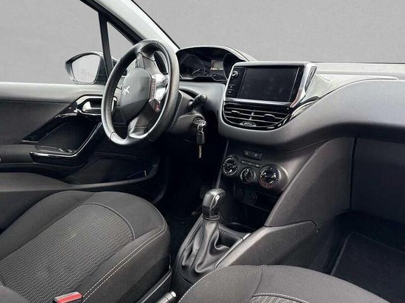 Gebraucht Peugeot 208 Active 82 PS (60 kW) 2018 Schwarz Kleinwagen