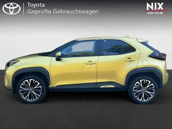 Gebraucht Toyota Yaris Elegant 116 PS (85 kW) 2023 Warm gold metallic Kleinwagen
