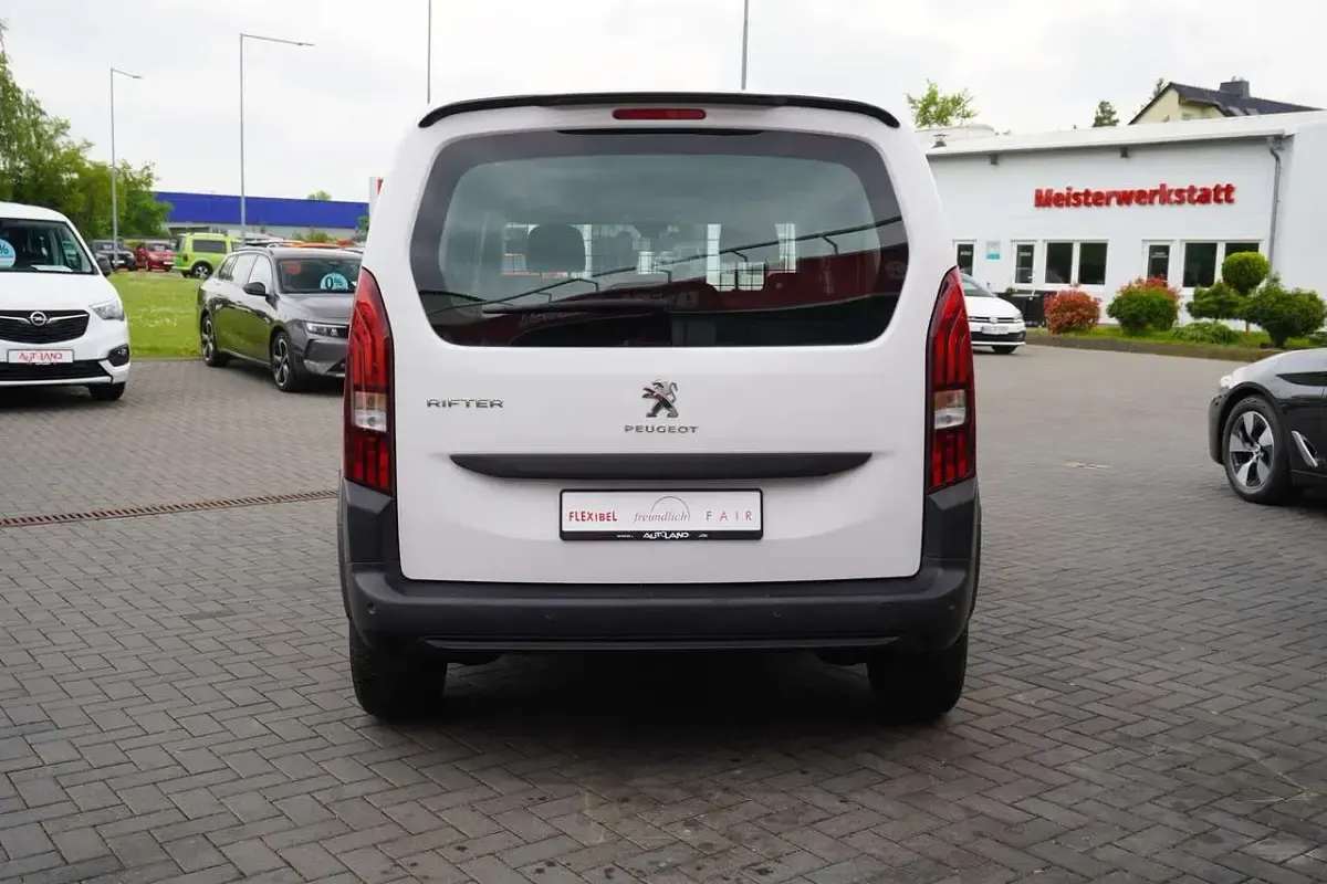 Gebraucht Peugeot Rifter 110 PS (80 kW) 2022 Weiß Van / Kleinbus