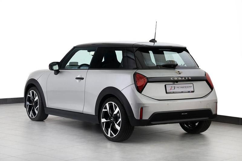 Gebraucht Mini Cooper Favoured 156 PS (114 kW) 2024 Silber Kleinwagen