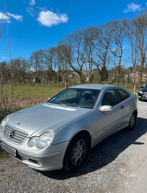 Silber Gebraucht 2002 Mercedes C200 Coupé | 1.600 € (Superpreis) - Bild 1/4
