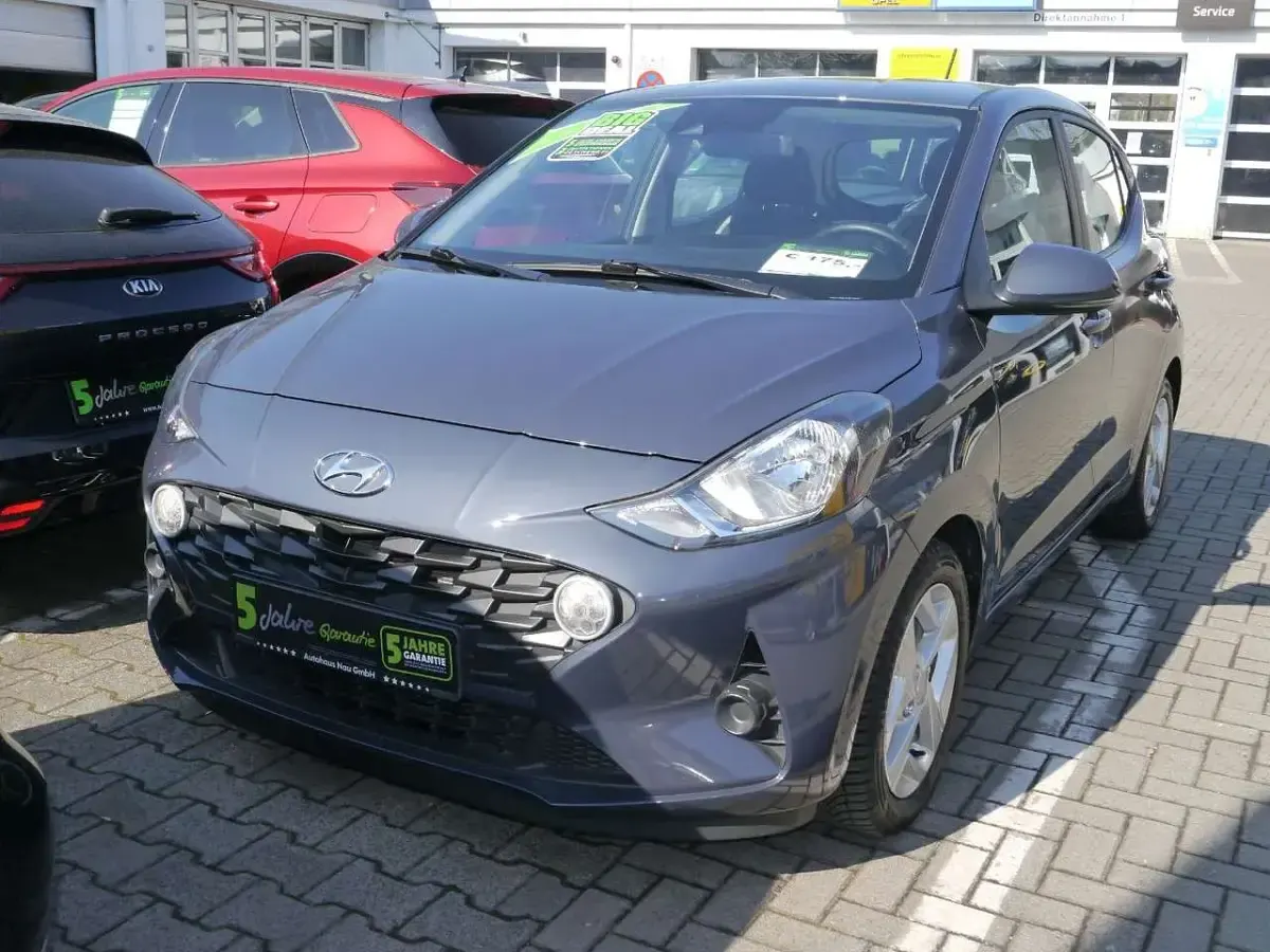 Gebraucht Hyundai i10 Trend 84 PS (61 kW) 2022 Aurora grey / met Kleinwagen
