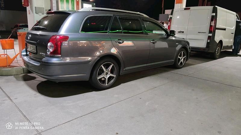 Grau Gebraucht 2007 Toyota Avensis T2 Kombi | 1.100 € (Superpreis) - Bild 1/4