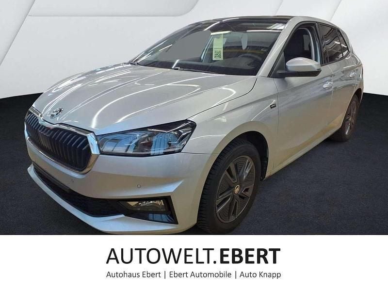 Brilliantsilber Gebraucht 2024 Skoda Fabia Drive Limousine | 23.690 € (Fairer Preis) - Bild 1/4