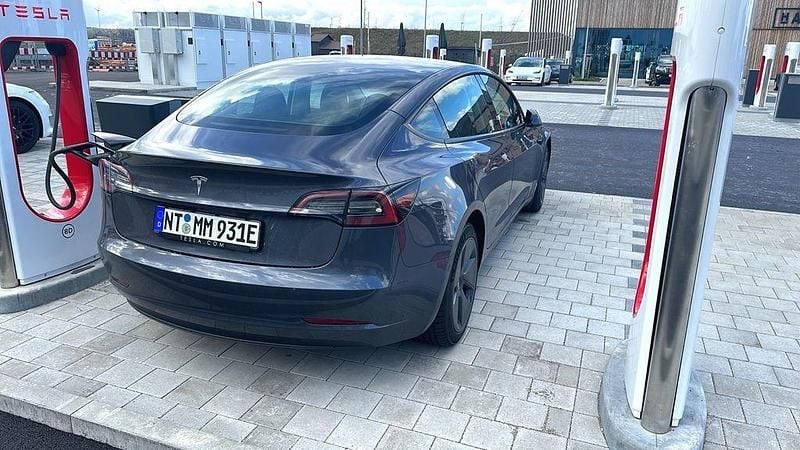 Gebraucht Tesla Model 3 Standard Range 208 kW (283 PS) 2023 Grau Limousine