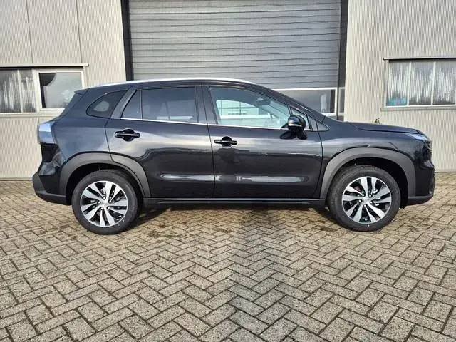 Neu Suzuki SX4 S-Cross Comfort+ 110 PS (80 kW) 2026 Cosmic black pearl metallic cosmic black pearl metallic SUV