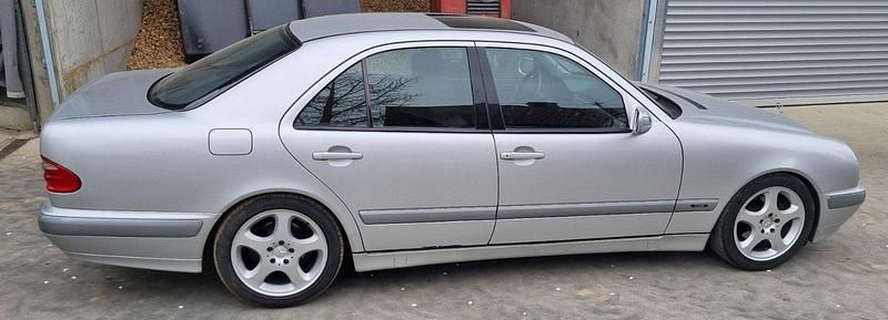 Gebraucht Mercedes E200 163 PS (119 kW) 2000 Silber Limousine