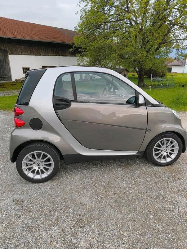 Grau Gebraucht 2010 Smart ForTwo Coupé Coupé | 5.500 € (Fairer Preis) - Bild 1/4