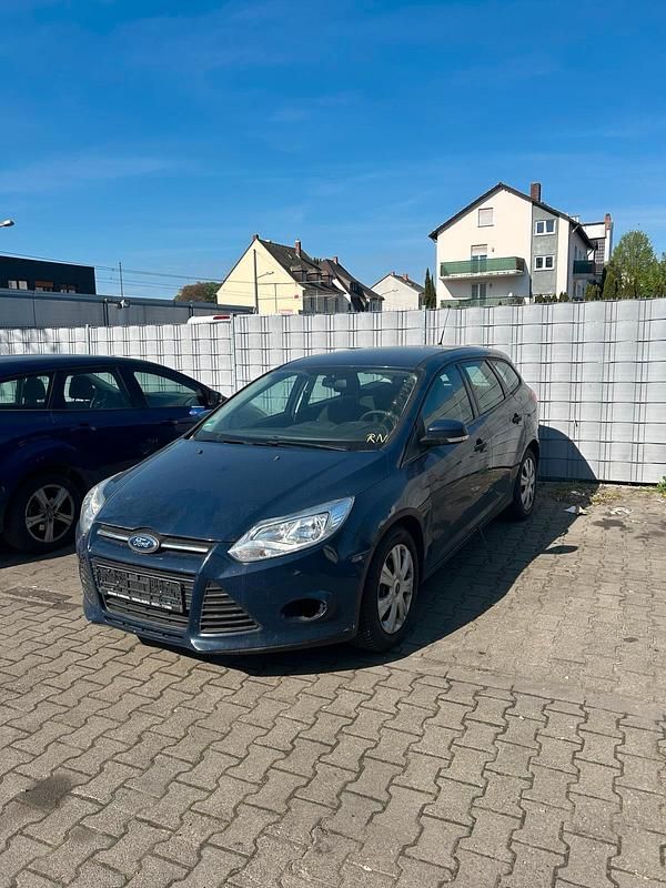 Usata Ford Focus 101 CV (74 kW) 2013 Blu Station wagon