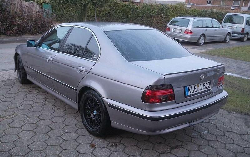 Gebraucht BMW 523 170 PS (125 kW) 1999 Silber Limousine