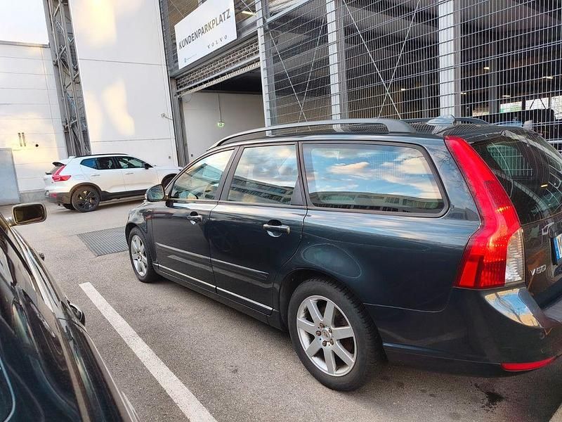 Gebraucht Volvo V50 Summum 179 PS (131 kW) 2010 Grau Kombi