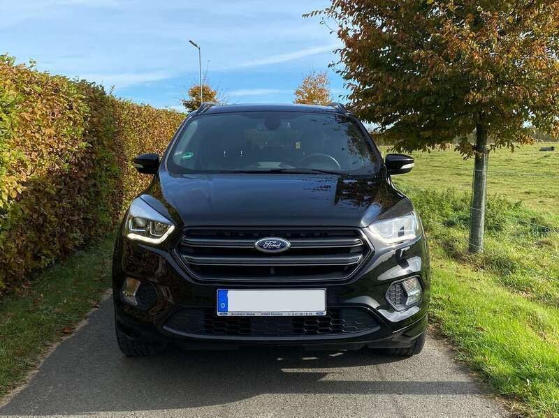 Schwarz Gebraucht 2017 Ford Kuga ST-Line SUV | 14.500 € (Etwas zu teuer) - Bild 1/4