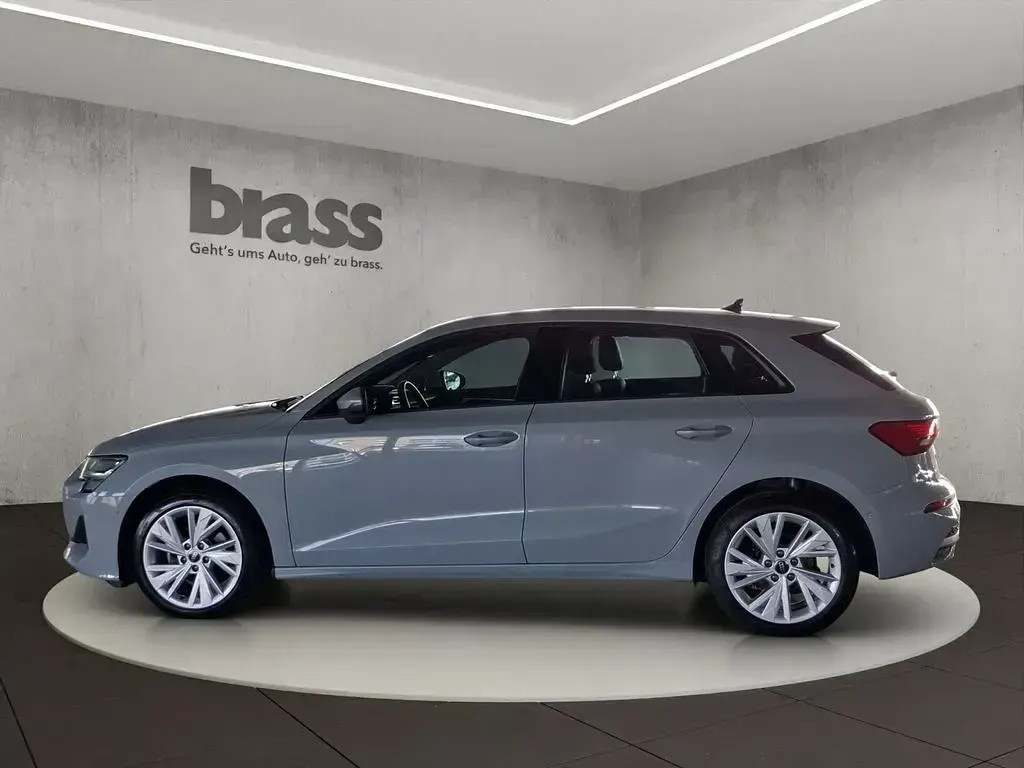 Gebraucht Audi A3 Advanced Plus 150 PS (110 kW) 2024 Pfeilgrau perleffekt Limousine