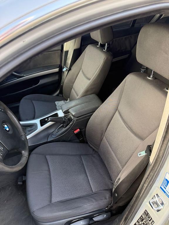 Gebraucht BMW 325 218 PS (160 kW) 2005 Silber Limousine