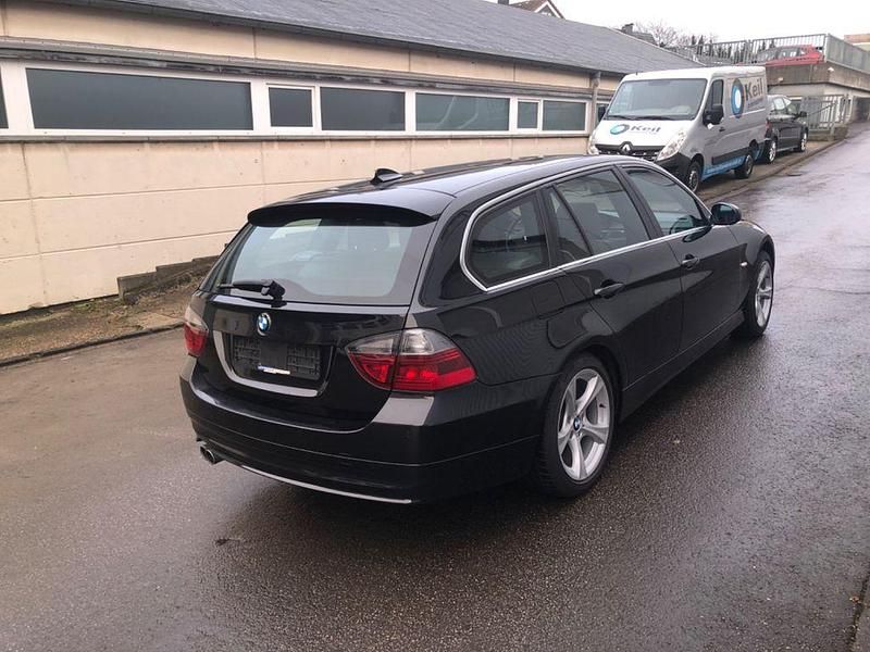 Gebraucht BMW 325 218 PS (160 kW) 2008 Schwarz Kombi