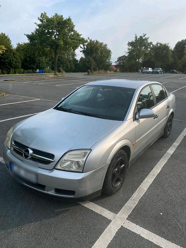 Grau Gebraucht 2002 Opel Vectra Limousine | 1.800 € (Fairer Preis) - Bild 1/4