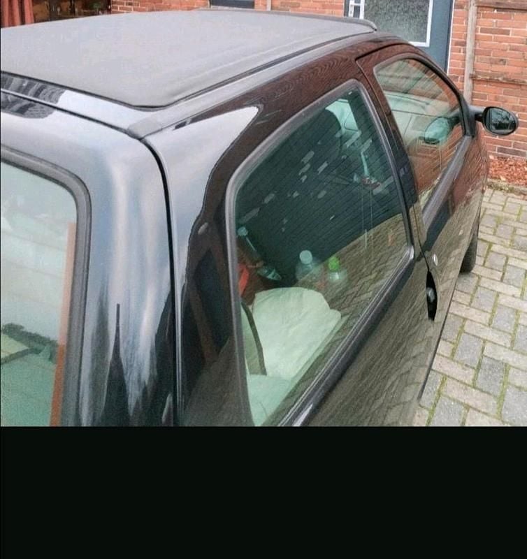 Second-hand Renault Twingo 58 CP (42 kW) 2000 Negru Hatchback