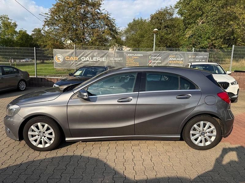 Gebraucht Mercedes A180 109 PS (80 kW) 2014 Grau Limousine