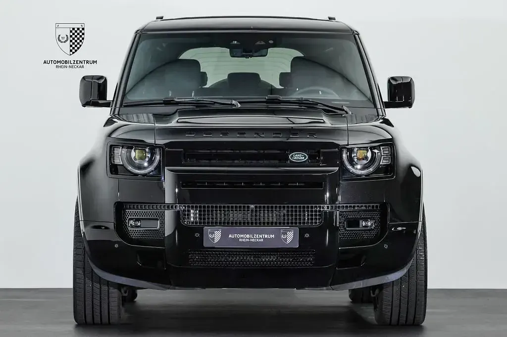 Gebraucht Land Rover Defender SE Dynamic 300 PS (220 kW) 2025 Santorini black SUV