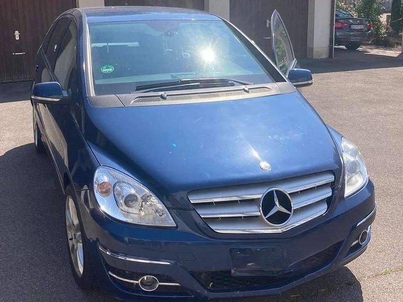 Blau Gebraucht 2009 Mercedes B180 Van / Kleinbus | 4.800 € (Fairer Preis) - Bild 1/4