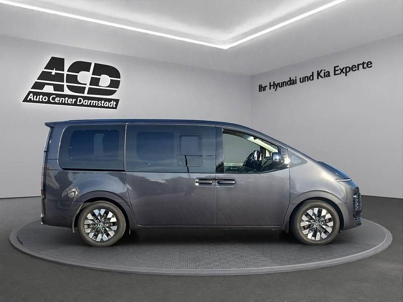 Gebraucht Hyundai Staria Signature 177 PS (130 kW) 2021 Grau Van / Kleinbus