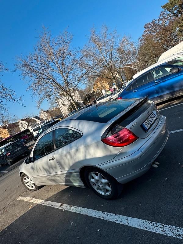 Gebraucht Mercedes C220 150 PS (110 kW) 2004 Grau Coupé