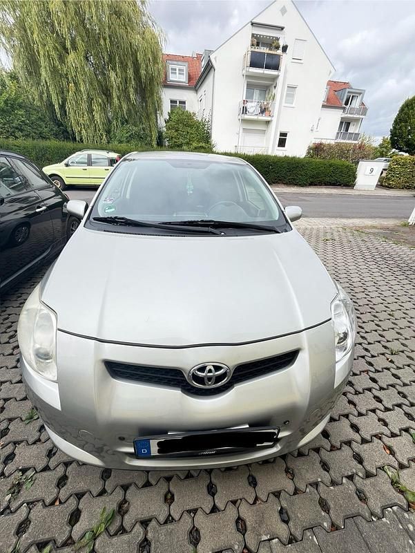Grau Gebraucht 2007 Toyota Auris Limousine | 5.200 € (Fairer Preis) - Bild 1/4