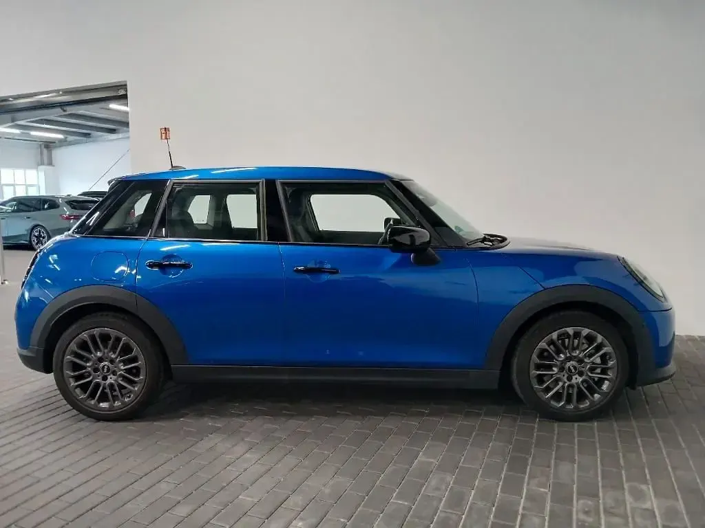Gebraucht Mini Cooper Classic 114 kW (156 PS) 2025 Blazing blue metallic Kleinwagen