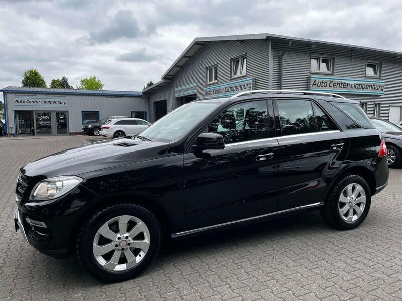 Schwarz Gebraucht 2013 Mercedes ML250 SUV | 22.900 € (Teuer) - Bild 1/4