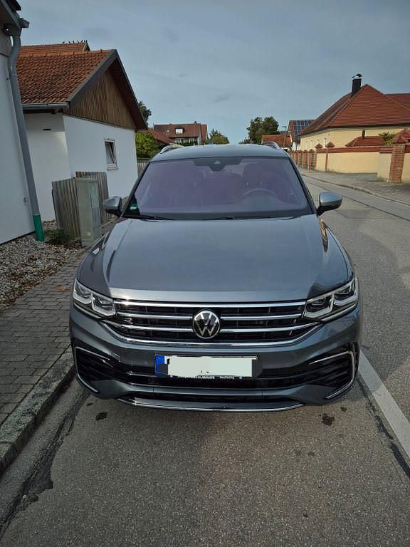 Grau Gebraucht 2022 VW Tiguan Allspace SUV | 37.500 € (Guter Preis) - Bild 1/4