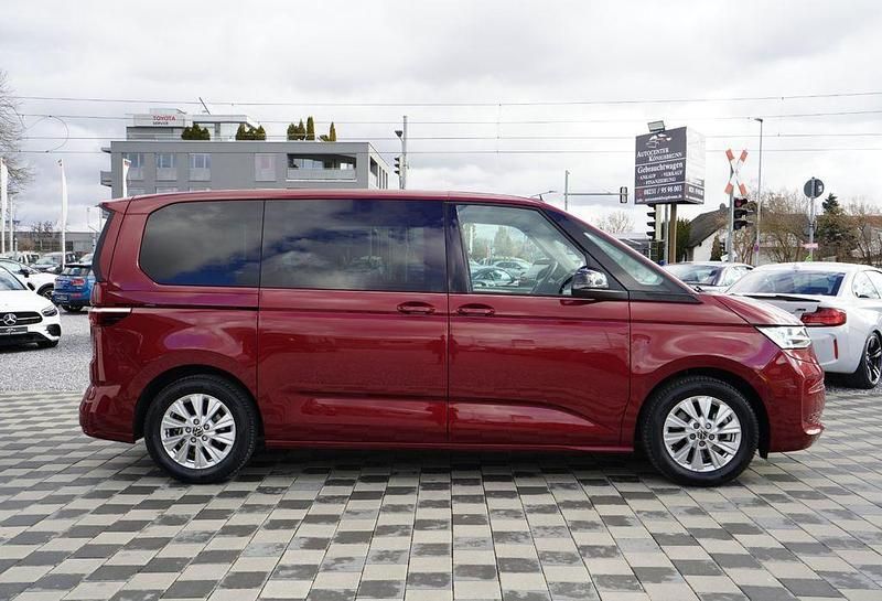 Gebraucht VW Multivan 150 PS (110 kW) 2024 Rot Van