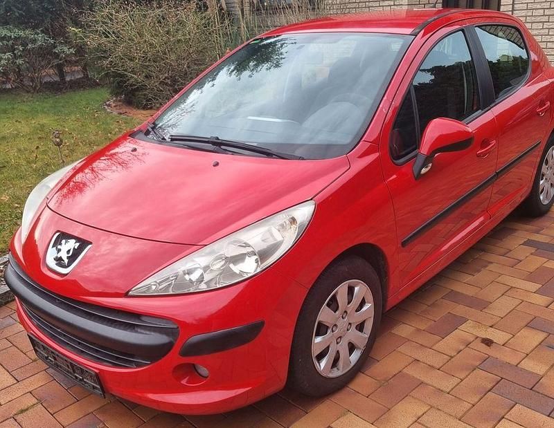 Rot Gebraucht 2008 Peugeot 207 Tendance Limousine | 1.899 € (Fairer Preis) - Bild 1/4