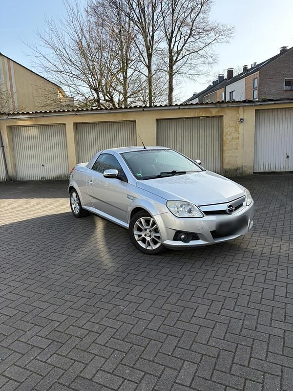 Gebraucht Opel Tigra 90 PS (66 kW) 2006 Silber Cabrio