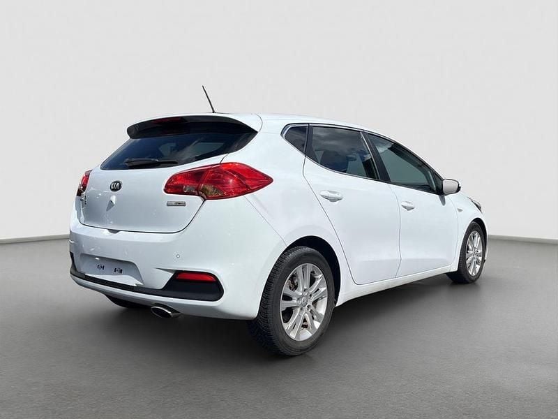 Gebraucht Kia Ceed 128 PS (94 kW) 2014 Weiß Kleinwagen