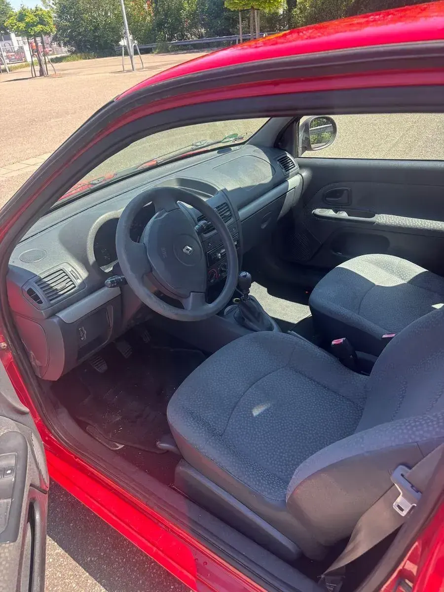 Gebraucht Renault Clio II 58 PS (42 kW) 2009 Rot Limousine