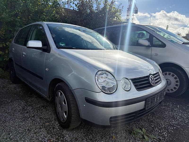 Gebraucht VW Polo Basis 64 PS (47 kW) 2002 Silber Limousine