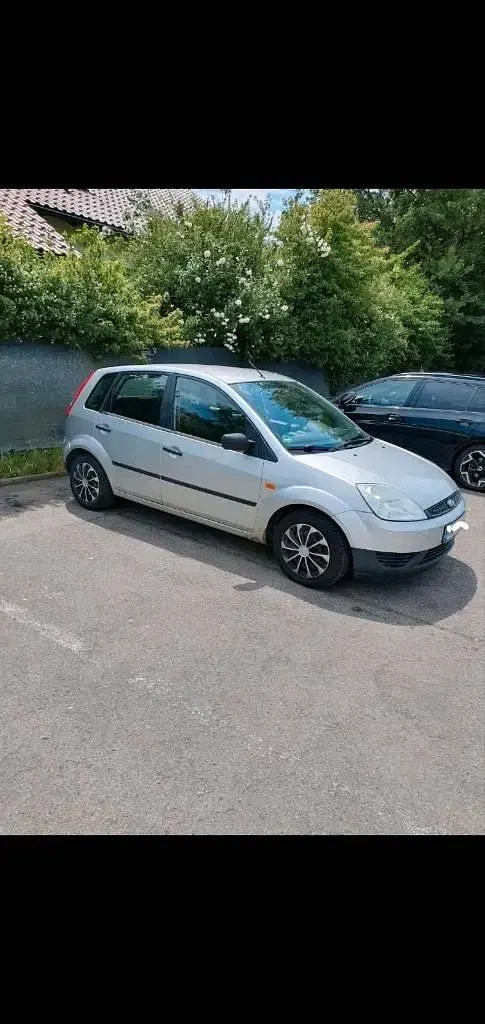 Gebraucht Ford Fiesta 69 PS (50 kW) 2004 Silber Kleinwagen