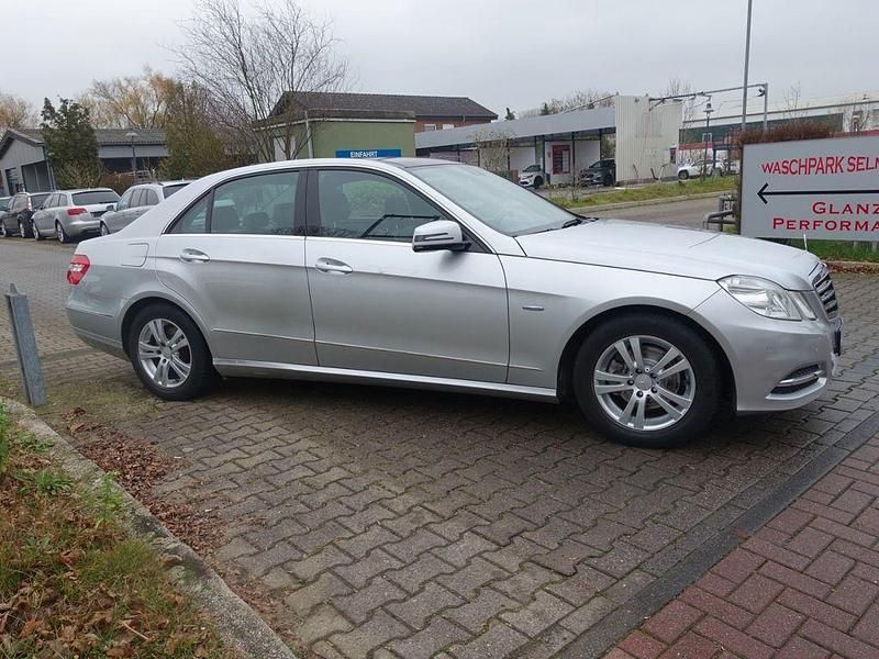 Gebraucht Mercedes E220 Avantgarde 170 PS (125 kW) 2010 Silber Limousine