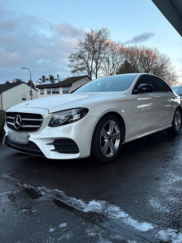 Gebraucht Mercedes E300 245 PS (180 kW) 2019 Weiß Limousine