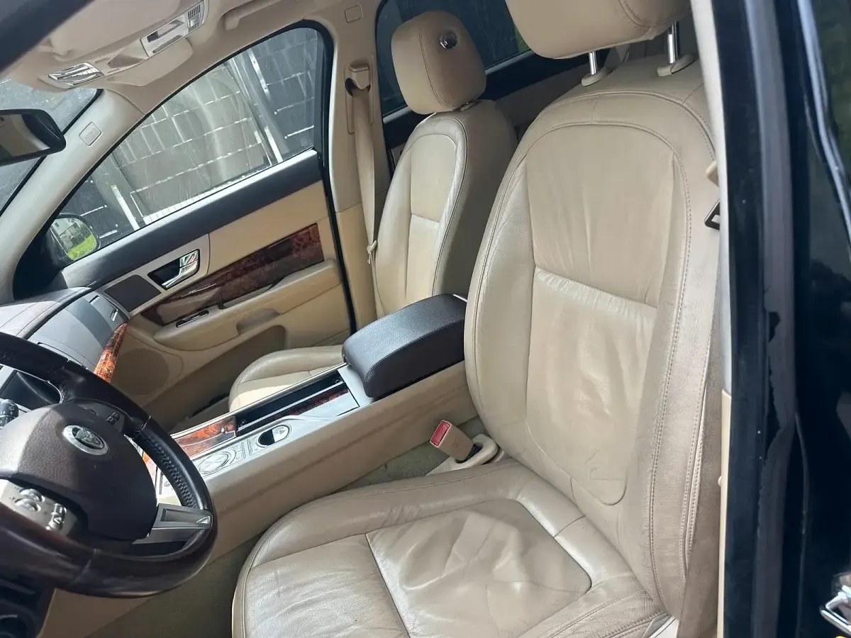 Używany Jaguar XF 211 KM (155 kW) 2011 Czarny Sedan/Limuzyna
